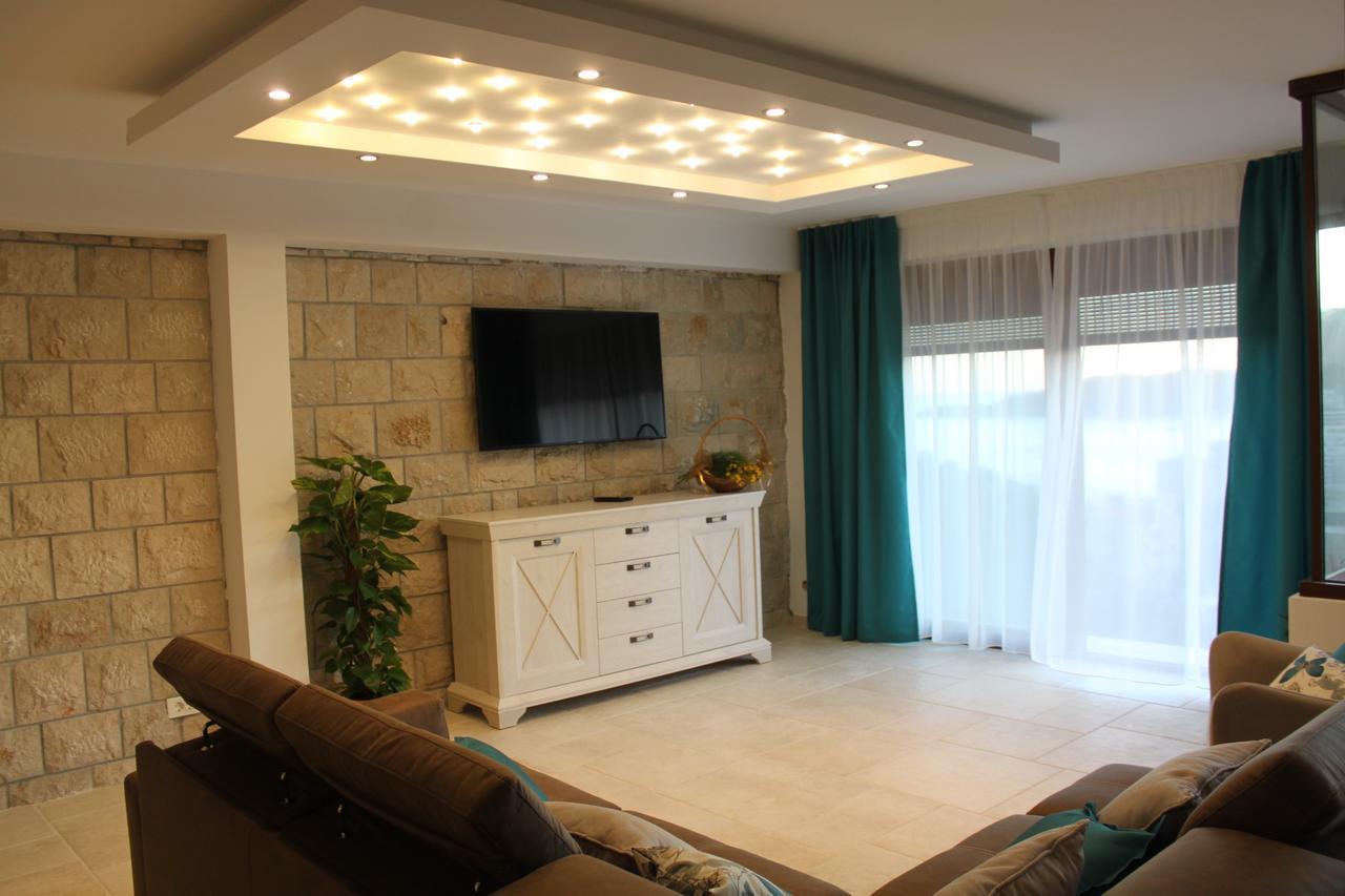 Luka Villa Bečići Luaran gambar
